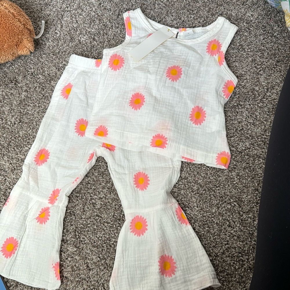 Girls 12-18 months daisy hippie linen 2 piece outfit NWT